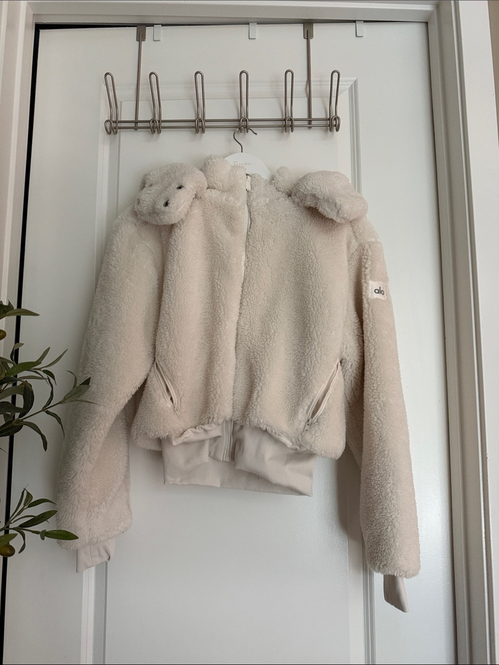 Alo foxy Sherpa jacket with hood in ivory small